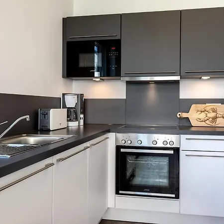 Ostseeallee Ostseeallee 4-32 شقة 4*