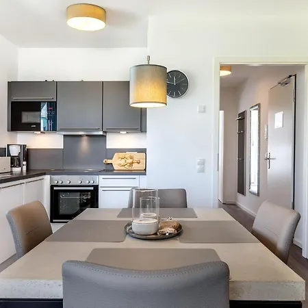 Ostseeallee Ostseeallee 4-32 شقة 4*