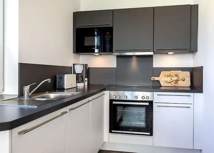 Ostseeallee Ostseeallee 4-32 شقة 4*
